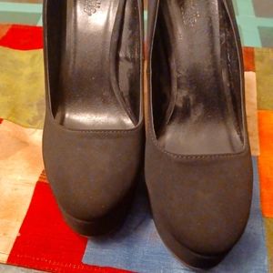 Stiletto black shoes